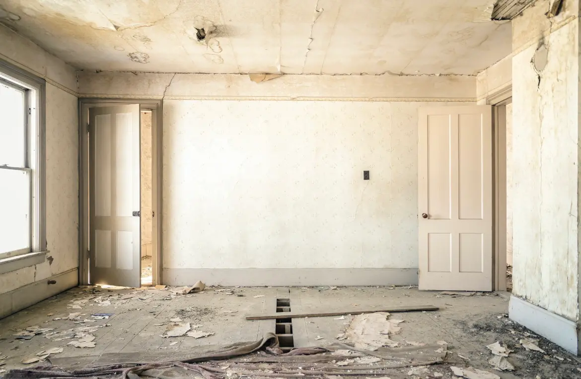 Waste disposal crew managing a cleanout project in Lely Resort